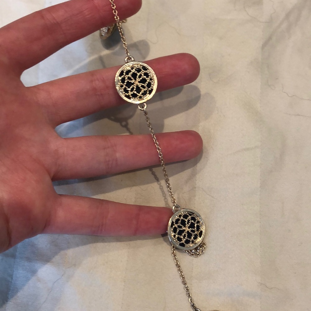 Long statement necklace - Picture 4 of 5